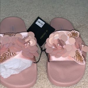 ✨Forever 21 brand new rose gold sandals ✨